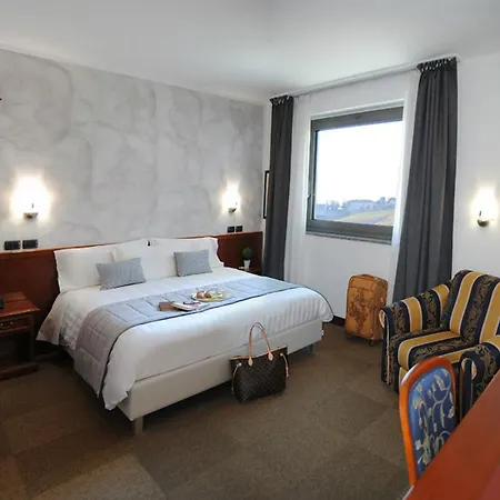 Medea (adults Only) 3*